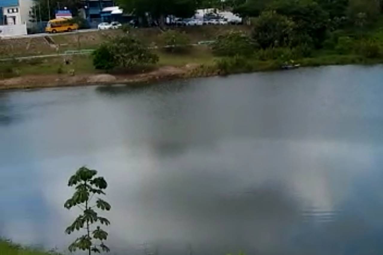 Eunápolis: Secretaria de Serviços Públicos realiza limpeza de preservação na lagoa do Dinah Borges 3 lagoa4