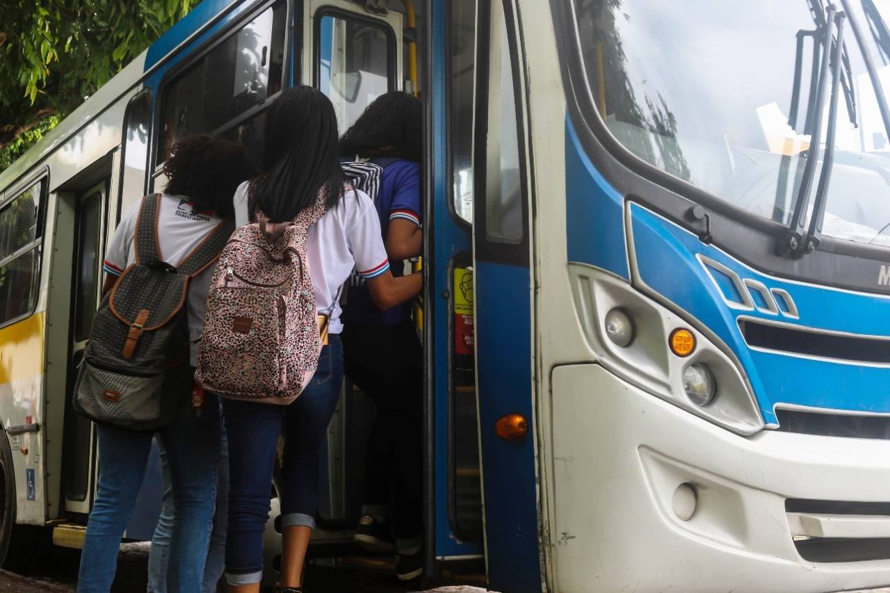 Eunápolis: Prefeitura renova frota de transporte escolar ofertando cerca de 80 veículos para estudantes da rede pública municipal 3 frota2