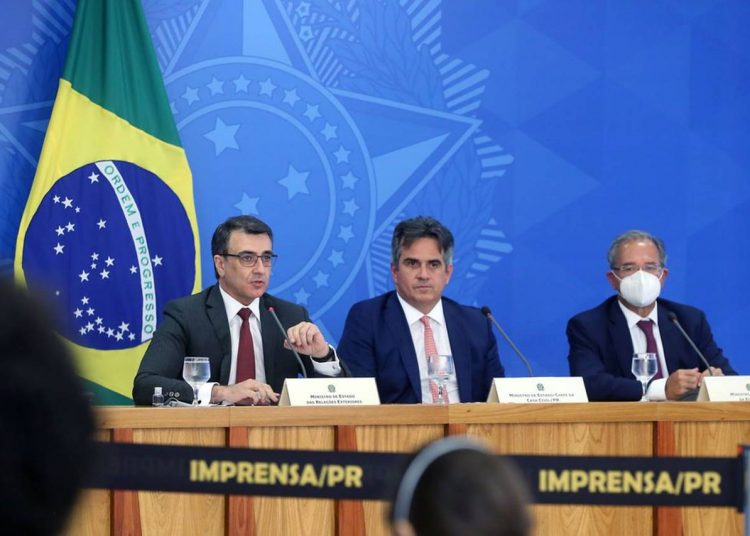 Brasília, DF- Ministro da Economia, Paulo Guedes, durante coletiva sobre a abertura oficial das negociações da entrada do Brasil na OCDE (Organização para Cooperação de Desenvolvimento Econômico), no salão Leste do Palácio do Planalto

FOTO: EDU ANDRADE/Ascom/ME