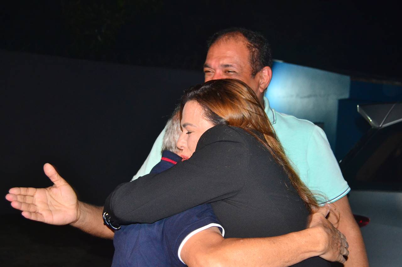 Itamaraju: Soane Galvão é recepcionada por centenas de pessoas. O prefeito de Ilhéus, Mário Alexandre e o ex-candidato a prefeito de Itamaraju, Luiz Mario também estiveram presentes 2 DSC 0131