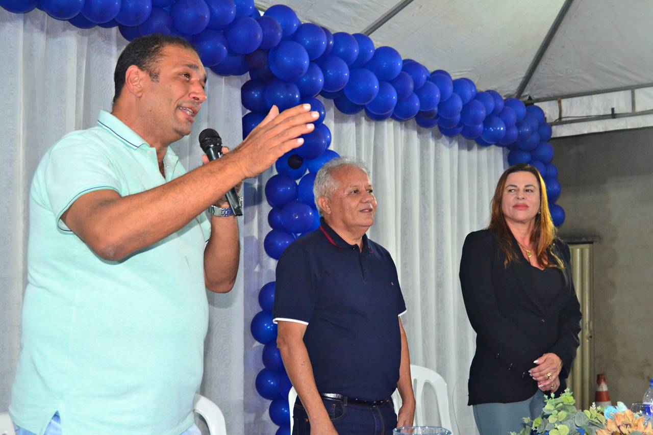 Itamaraju: Soane Galvão é recepcionada por centenas de pessoas. O prefeito de Ilhéus, Mário Alexandre e o ex-candidato a prefeito de Itamaraju, Luiz Mario também estiveram presentes 5 DSC 0195