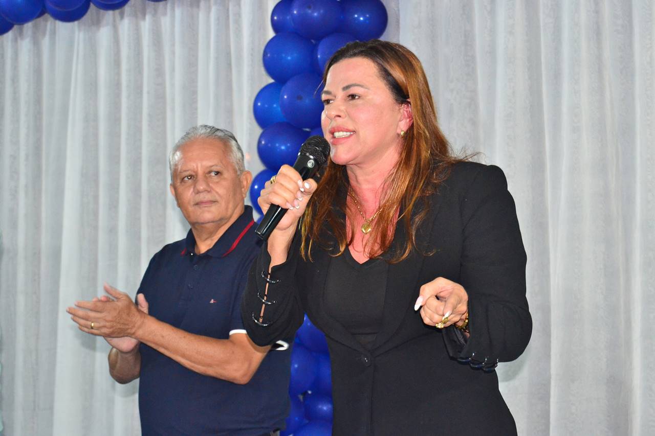 Itamaraju: Soane Galvão é recepcionada por centenas de pessoas. O prefeito de Ilhéus, Mário Alexandre e o ex-candidato a prefeito de Itamaraju, Luiz Mario também estiveram presentes 3 DSC 0250