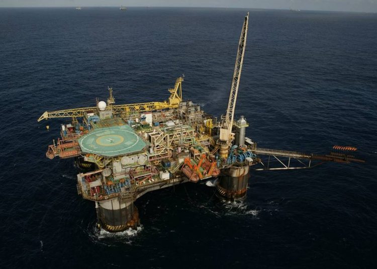 Plataforma semi-submersível P-20