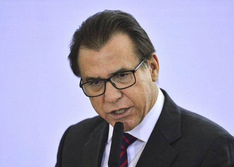 O ministro do Trabalho, Luiz Marinho, durante encontro com dirigentes de centrais sindicais, no Palácio do Planalto.